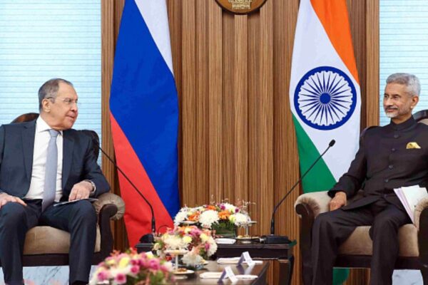 Ministros de Relaciones Exteriores de India y Rusia se enfocan en ampliar el diálogo en la OCS, los BRICS y el G20. Ministros de Relaciones Exteriores de India y Rusia se enfocan en ampliar el diálogo en la OCS, los BRICS y el G20.