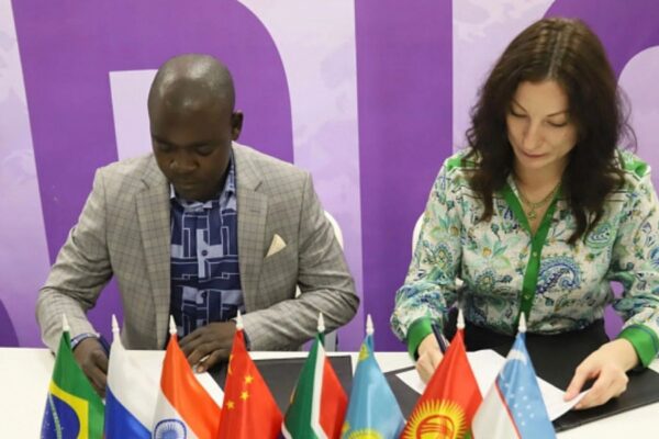 La Incubadora de Empresas BRICS en Omsk culmina con firma de una docena de acuerdos de cooperación. La Incubadora de Empresas BRICS en Omsk culmina con firma de una docena de acuerdos de cooperación.