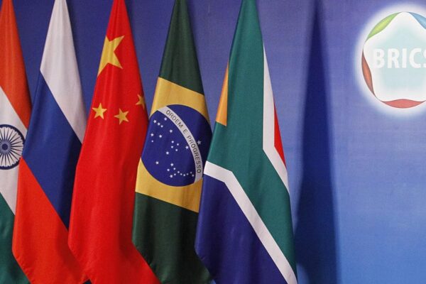 BRICS a favor de innovación e intercambio de experiencias en educación. BRICS a favor de innovación e intercambio de experiencias en educación.