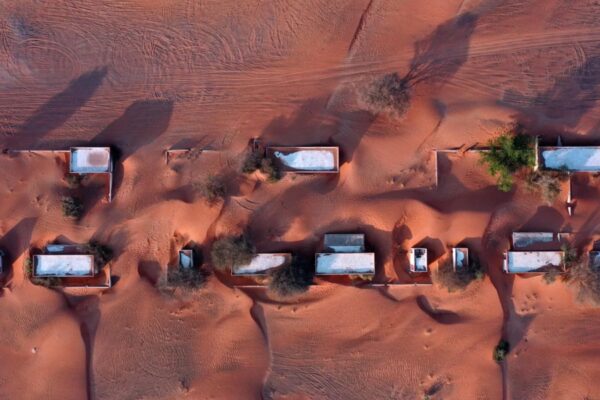 La ciudad de los fantasmas y la carretera olvidada: lugares misteriosos de Emiratos Árabes Unidos. La ciudad de los fantasmas y la carretera olvidada: lugares misteriosos de Emiratos Árabes Unidos.