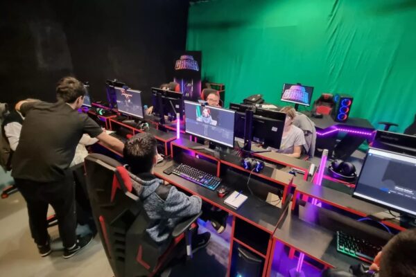 ¿El trabajo del futuro? Así es la primera escuela ‘gamer’ en Argentina. ¿El trabajo del futuro? Así es la primera escuela ‘gamer’ en Argentina.