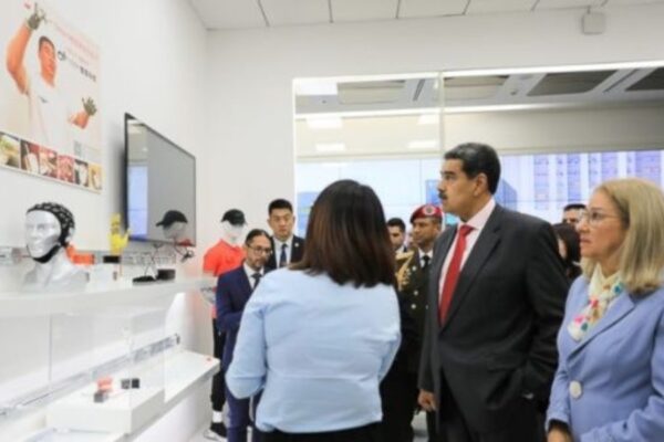 Presidente de Venezuela visita isla de la inteligencia artificial de Zhangjiang. Presidente de Venezuela visita isla de la inteligencia artificial de Zhangjiang.