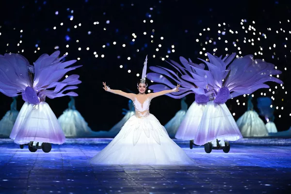 Desde 1994, las antiguas repúblicas soviéticas de Kazajistán, Kirguistán, Uzbekistán, Turkmenistán y Tayikistán también participan en la Asiada.En la foto: artistas actúan durante la ceremonia de apertura de los XIX Juegos Asiáticos. Desde 1994, las antiguas repúblicas soviéticas de Kazajistán, Kirguistán, Uzbekistán, Turkmenistán y Tayikistán también participan en la Asiada.En la foto: artistas actúan durante la ceremonia de apertura de los XIX Juegos Asiáticos. - Sputnik Mundo