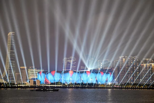 Además de los Juegos Asiáticos, también se celebran los Juegos Asiáticos de Invierno, los Juegos Asiáticos en Pista Cubierta, los Juegos Asiáticos de Playa y los Juegos regionales.En la foto: el espectáculo de luces durante la ceremonia de de inauguración de la Asiada. Además de los Juegos Asiáticos, también se celebran los Juegos Asiáticos de Invierno, los Juegos Asiáticos en Pista Cubierta, los Juegos Asiáticos de Playa y los Juegos regionales.En la foto: el espectáculo de luces durante la ceremonia de de inauguración de la Asiada. - Sputnik Mundo