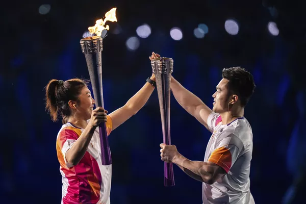 Son una versión reducida de los Juegos Olímpicos y también son similares a otros juegos regionales que se celebran en distintas partes del mundo.En la foto: los portadores de la antorcha se preparan para el relevo de la llama. Son una versión reducida de los Juegos Olímpicos y también son similares a otros juegos regionales que se celebran en distintas partes del mundo.En la foto: los portadores de la antorcha se preparan para el relevo de la llama. - Sputnik Mundo