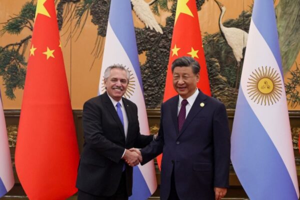 China ayuda a Argentina a “terminar el año tranquilos”. China ayuda a Argentina a “terminar el año tranquilos”.