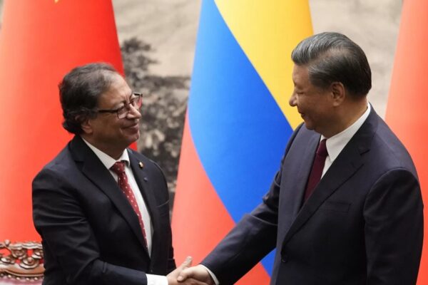 China y Colombia elevan sus relaciones al nivel de asociación estratégica. China y Colombia elevan sus relaciones al nivel de asociación estratégica.