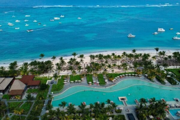 República Dominicana atrae más turistas que los tres países más grandes de Sudamérica. República Dominicana atrae más turistas que los tres países más grandes de Sudamérica.