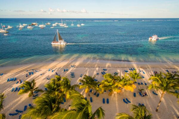 República Dominicana: el paraíso donde disfrutar de naturaleza, cultura e historia. República Dominicana: el paraíso donde disfrutar de naturaleza, cultura e historia.