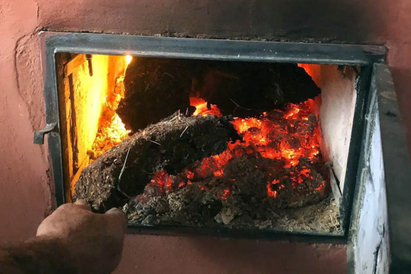 Argentino crea una alternativa más ecologica en remplazo de la leña. Argentino crea una alternativa más ecologica en remplazo de la leña.