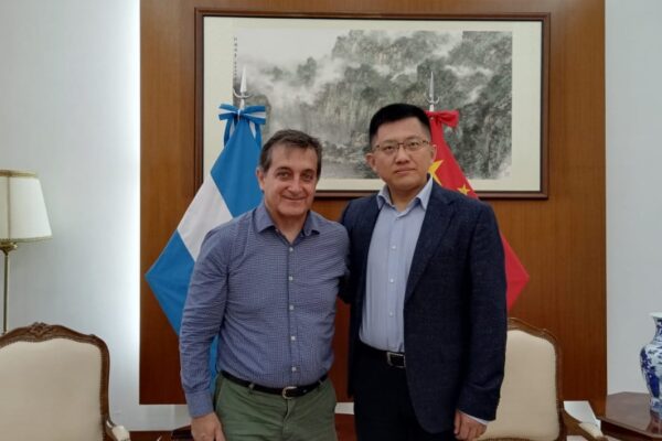 BRICSLat y la Embajada China en Argentina buscan tender puentes culturales. BRICSLat y la Embajada China en Argentina buscan tender puentes culturales.