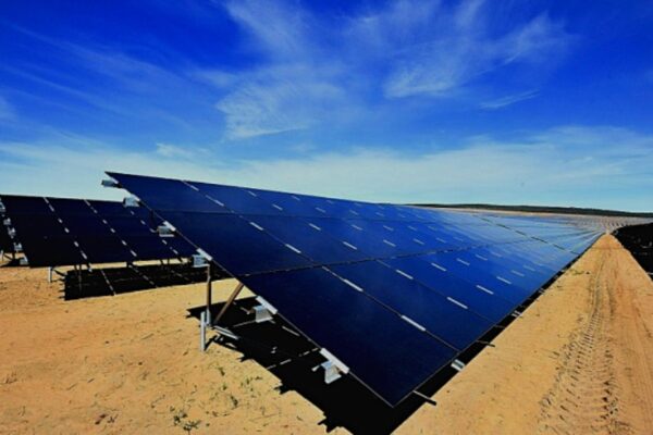 India instalará paneles solares en los tejados de 10 millones de edificios residenciales. India instalará paneles solares en los tejados de 10 millones de edificios residenciales.