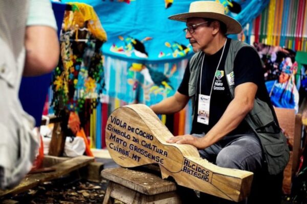 Trabajadores culturales celebran la reaunidación del Salón en Brasil. Trabajadores culturales celebran la reaunidación del Salón en Brasil.