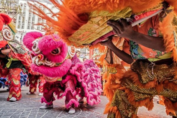 China elogió la inclusión de la Fiesta de la Primavera como feriado de la ONU. China elogió la inclusión de la Fiesta de la Primavera como feriado de la ONU.