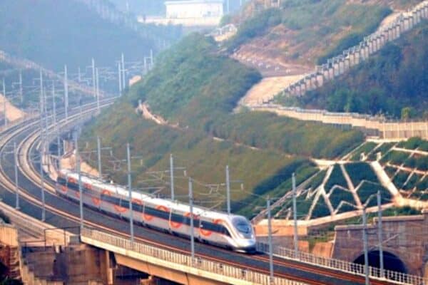 China inauguró un nuevo ferrocarril de alta velocidad. China inauguró un nuevo ferrocarril de alta velocidad.