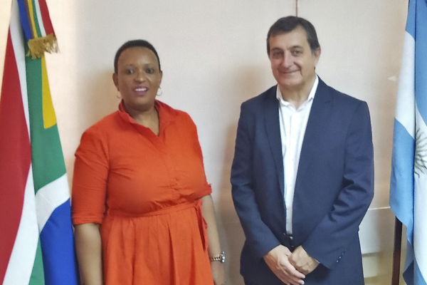 BRICSLat y Embajada de Sudáfrica en Argentina buscan intercambio cultural y multi-étnico. BRICSLat y Embajada de Sudáfrica en Argentina buscan intercambio cultural y multi-étnico.