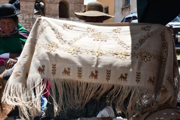 Bolivia presenta apoyo a la iniciativas económicas comunitarias de Tayka Marka Achiri. Bolivia presenta apoyo a la iniciativas económicas comunitarias de Tayka Marka Achiri.