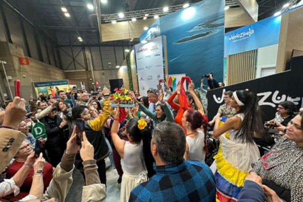 El baile tradicional de Venezuela sorprendió en el FITUR 2024. El baile tradicional de Venezuela sorprendió en el FITUR 2024.