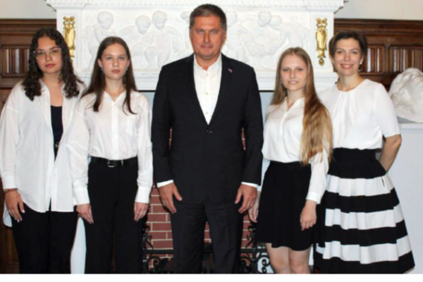 Embajador de Rusia en Argentina Dmitry Feoktistov fue entrevistado en vísperas del Día del Diplomático. Embajador de Rusia en Argentina Dmitry Feoktistov fue entrevistado en vísperas del Día del Diplomático.