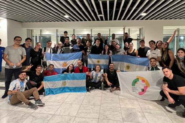 La delegación Argentina rumbo a Rusia para participar en el Festival Mundial de la Juventud. La delegación Argentina rumbo a Rusia para participar en el Festival Mundial de la Juventud.