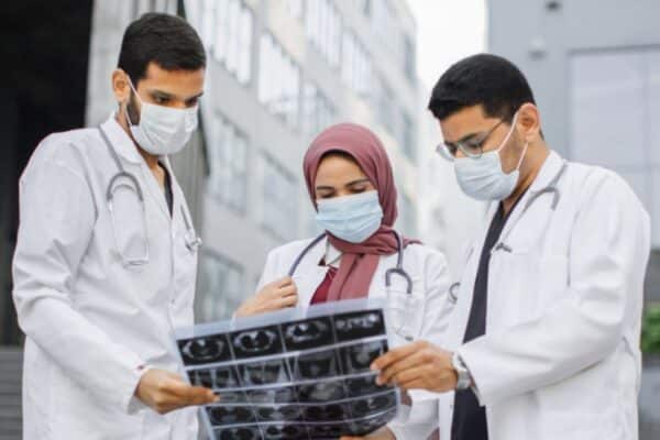 Los Emiratos Árabes Unidos discutieron la coordinación entre instituciones médicas federales y locales Los Emiratos Árabes Unidos discutieron la coordinación entre instituciones médicas federales y locales