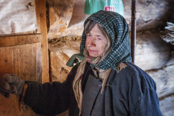 Agafia Lýkova, creyente ermitaña de la lejana taiga rusa. Agafia Lýkova, creyente ermitaña de la lejana taiga rusa.