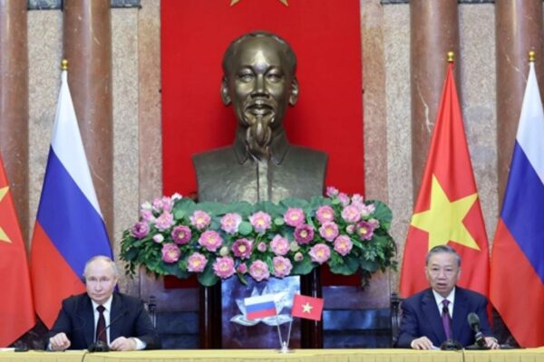 Rusia y Vietnam firmaron varios documentos al margen de la visita de Vladimir Putin a Hanoi Rusia y Vietnam firmaron varios documentos al margen de la visita de Vladimir Putin a Hanoi