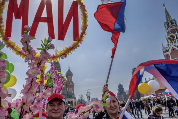 1˚de Mayo en Rusia y el mundo: De una festividad pagana a conmemorar el triunfo del movimiento obrero. 1˚de Mayo en Rusia y el mundo: De una festividad pagana a conmemorar el triunfo del movimiento obrero.