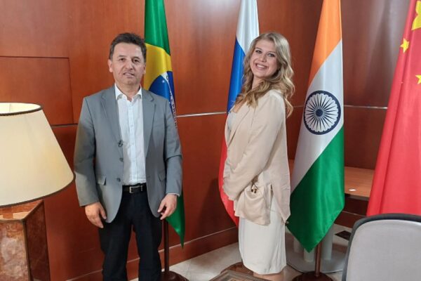 Experto chileno en comercio exterior y empresas, Erik Escalona: el conocimiento que tienen los países desarrollados debería transformarse, trasladarse de una manera real Experto chileno en comercio exterior y empresas, Erik Escalona: el conocimiento que tienen los países desarrollados debería transformarse, trasladarse de una manera real
